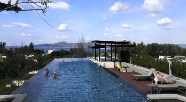 Convenient Surin apartment- rooftop pool & gym 716