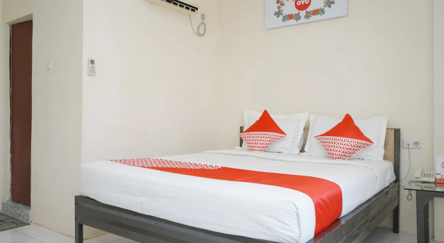 OYO 2536 Hotel Tanjung, Book Hotel Hotels in Sulawesi with Parking, Parking
