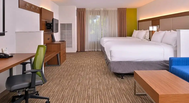 Четырёхместный люкс Holiday Inn Express & Suites Lacey - Olympia by IHG