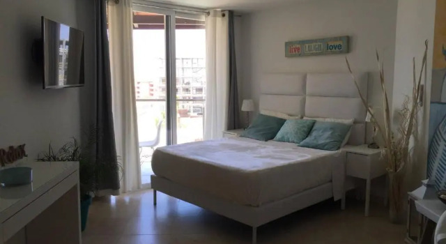 Коттедж Lovely Sea View,Eagle Beach, Oasis Condominium Wifi