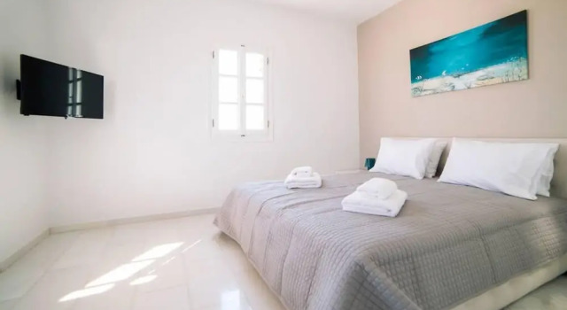 Coral Villa with 4 bedrooms in Paros, Prenota Villa Santa Maria Paro