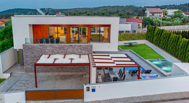 Leon's Holiday Homes Villa 3