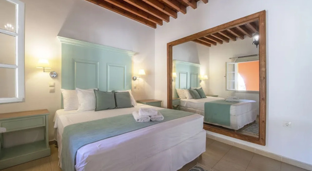 Двухместный номер Deluxe с видом на внутренний двор Saint Artemios Hotel and Oriental Suites