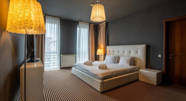 Alex&George Boutique Hotel, Забронировать Бутик-отель Бизнес-отели Клуж-Напока, рядом с Dormition of the Theotokos Cathedral, 4* 5*