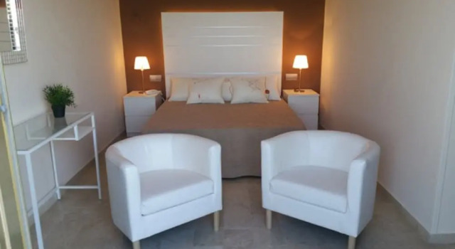 Четырёхместный номер Standard с 2 комнатами с балконом и с видом на море Hotel Alguer