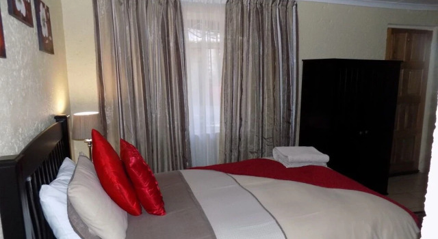 Castle Lodge, Book Hotel Hoteller i Boksburg med pool, Swimmingpool