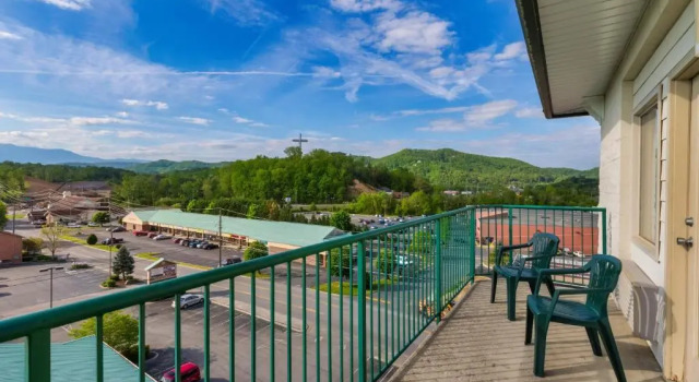 Четырёхместный номер Standard Park Grove Inn