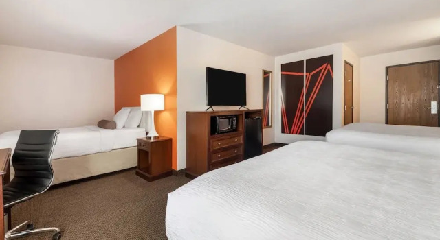 Люкс Howard Johnson by Wyndham Oacoma Hotel & Suites