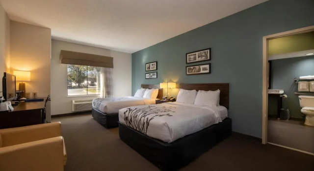 Четырёхместный номер Standard Sleep Inn & Suites Monticello