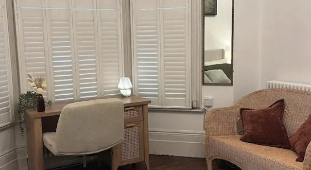 Cosy West Kensington Apartment - 3 Min to Tube, Забронировать Апартаменты/квартира Отели Лондона с парковкой, рядом с Колледж Илинга, Хаммерсмита и Западного Лондона, Парковка
