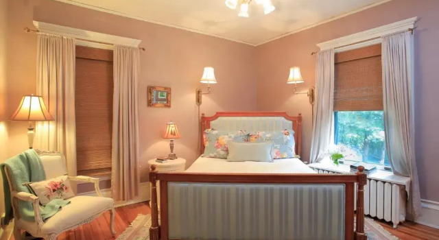 The Lion and the Rose Bed and Breakfast, Забронировать Отель «постель и завтрак» Ашвилл Аппалачи, рядом с Общество искусств North Carolina Stage Company