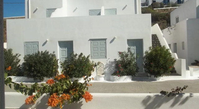 Karavas Apartments