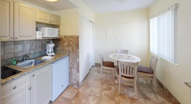 Четырёхместный номер Standard Page Terrace Beachfront Hotel
