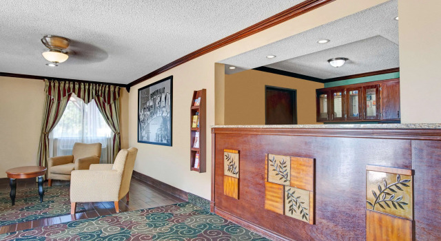 Super 8 by Wyndham Roseville/Detroit Area, Boek Mini-hotel Hotels in Mt Clemens met ontbijt, Ontbijt