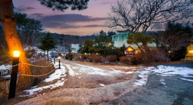 Pyeongchang Sugaseong Pension, Boek Hotel Hotels in Gangwon-Do met parkeren, Parkeren