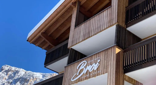 Hotel Garni Broi - Charme & Relax, Забронировать Отель Отели и гостиницы Сельва-ди-Валь-Гардена, рядом с Подъемник 29 Чампиной 2254м, Отель
