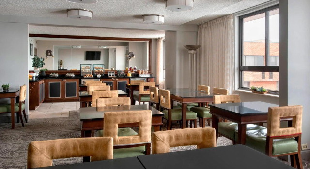 Четырёхместный номер Standard Marriott Albany