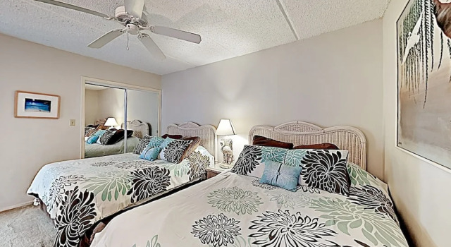 New Listing! Bright Beachfront Getaway W/ Balcony 2 Bedroom Condo, Buchen Sie Ferienwohnung Hotels in Padre Island mit Pool, Schwimmbad