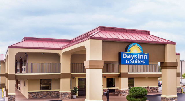 Days Inn & Suites by Wyndham Warner Robins Near Robins AFB