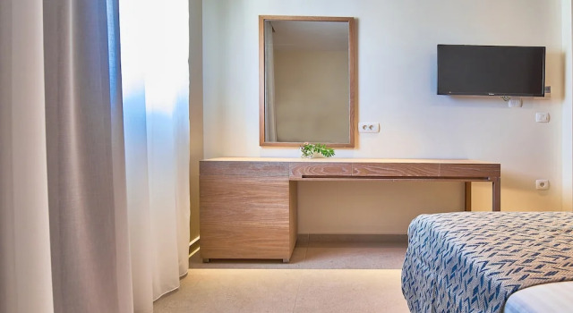 Двухместный номер Standard с балконом и с видом на сад Silver Beach Hotel & Apartments