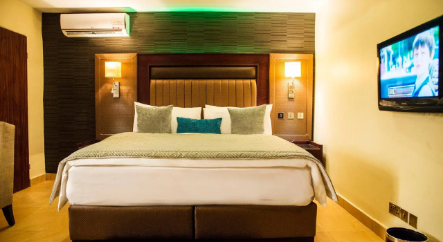 Vynedresa Hotel, Book Hotel Hotels in Bwari with a Pool, Swimming Pool