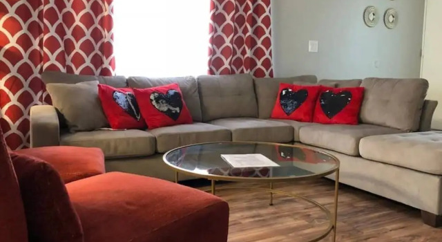 Коттедж с 3 комнатами 6150 Sandcrest · New! Walk to Universal. Sleep 9. Near Disney