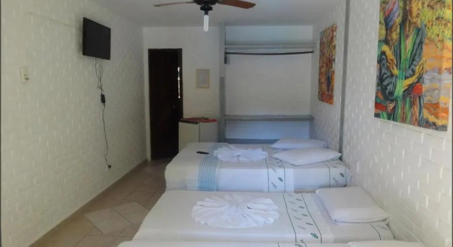 Четырёхместный номер Standard с балконом Hotel Tubarão