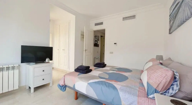 Коттедж Casa Mila Roda Sleeps 4 With Pool