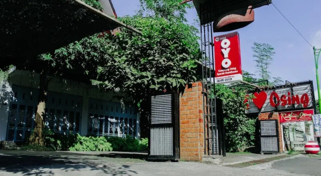 Kampoeng Osing Syariah Guesthouse by Oyo Rooms