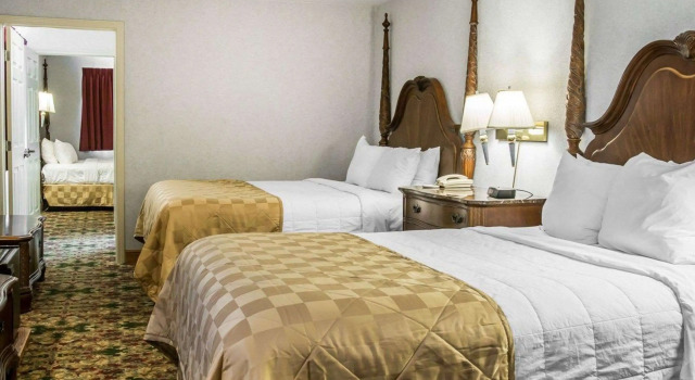 Clarion Hotel Mackinaw City Beachfront, Забронировать Отель Отели Макино-Сити с завтраком, рядом с Причал паромной переправы Макино-Сити, Завтраки