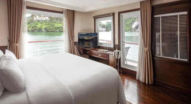 Люкс с балконом и с видом на залив Paradise Elegance Cruise Halong