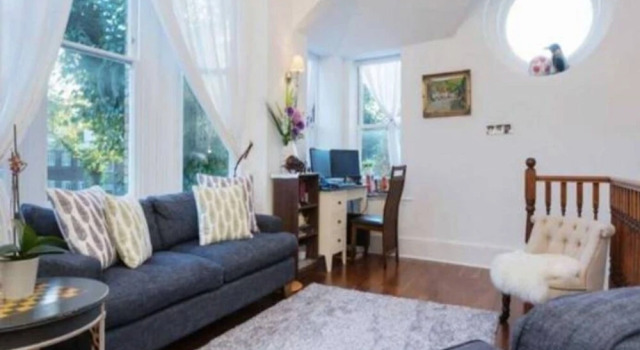 Charming 1 Bedroom Flat in Notting Hill, Забронировать Отель Кенсингтон и Челси Лондон, рядом с The Reel Poster Gallery
