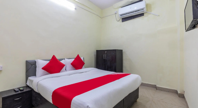 OYO 44037 Shree Palace
