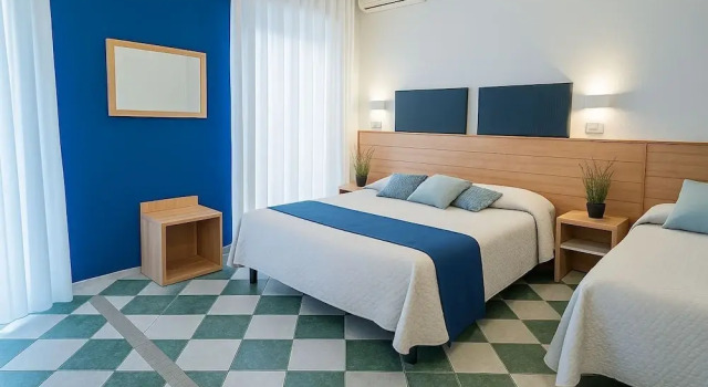Четырёхместный номер Standard с балконом Hotel Aldebaran - Sea & Center