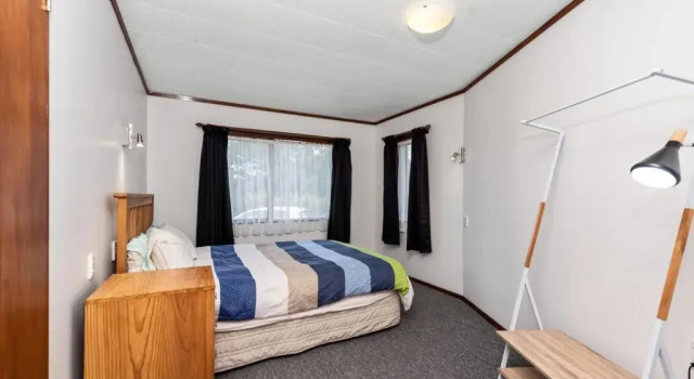 Courtside Quarters - Waihi Beach Holiday Home, Забронировать Отель Отели Вайхи-Бич с парковкой, Парковка