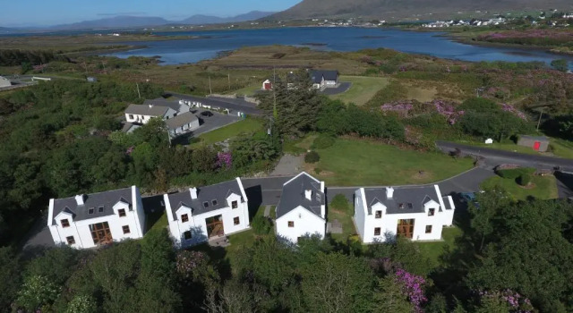 Коттедж с 3 комнатами Achill Cottages