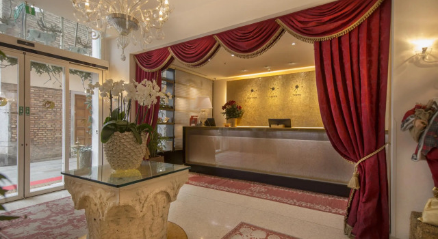 Hotel A LA Commedia