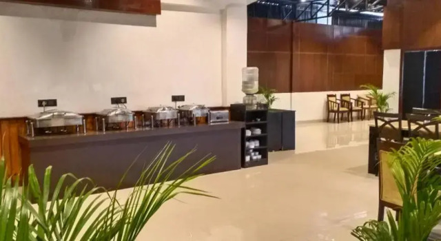 OYO 6645 Hotel Sapphire, Rezerwuj Hotel Hotele w Meghalaya z parkingiem, Parking