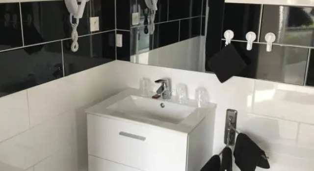 Трёхместный номер Standard Auberge Le Cheval Blanc