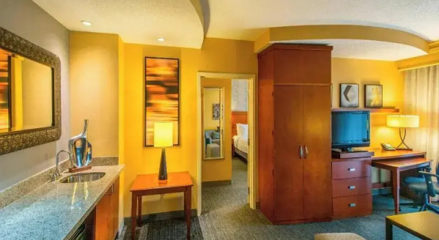 Двухместный люкс Courtyard Greensboro Airport
