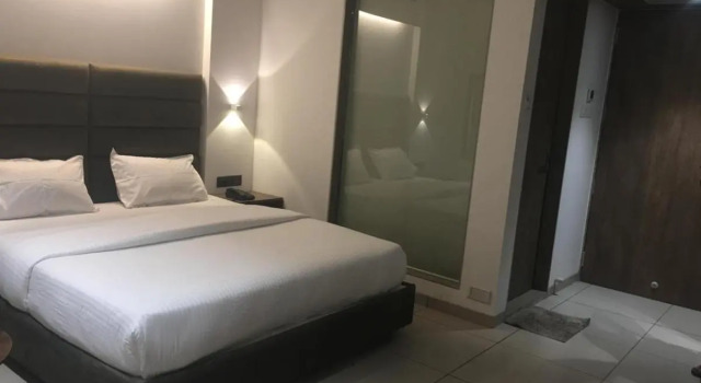 Hotel Regency, Book Hotel Hoteller i Surat med pool, Swimmingpool