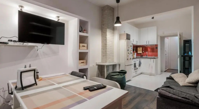 Cute&Cozy 2BD Flat with Balcony, Book Hotel Sofia 