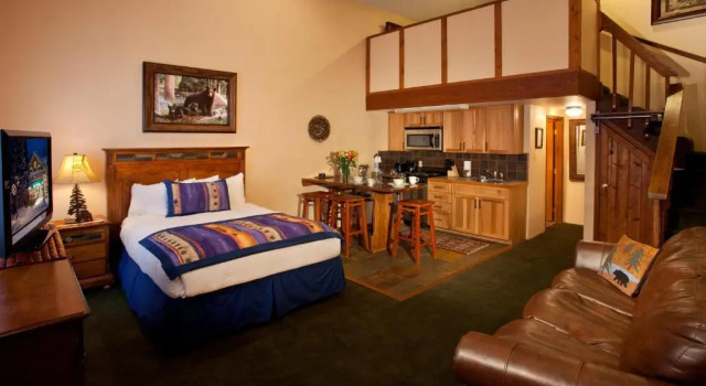 Студия Deluxe Cottam's Lodge by Alpine Village Suites