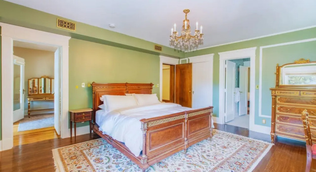 Трёхместный люкс Marthas Bed and Breakfast