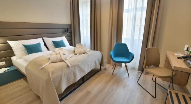 Двухместный номер Standard с балконом EA Hotel New Town