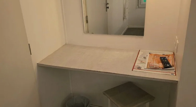 Четырёхместный номер Standard Brit Hotel Essentiel Poitiers Gare du Futuroscope