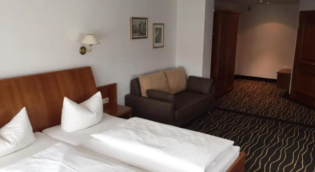 Трёхместный номер Standard Hotel Zur Schönen Aussicht