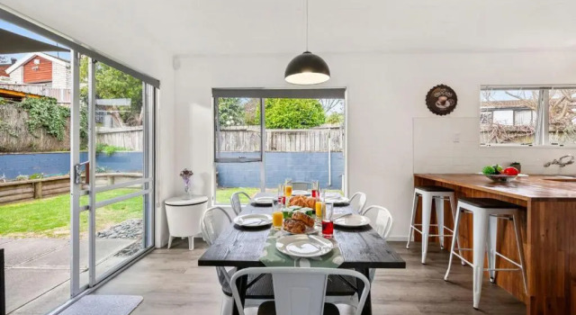 True Blue - Taupo Holiday Home, Buchen Sie Hotel Taupo 
