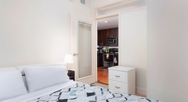 2br/1ba Apartment Near Rittenhouse Square 2 Bedroom Apts by RedAwning, Забронировать Апартаменты/квартира Апартаменты Филадельфии, рядом с Benjamin Franklin's Grave, Апартаменты/квартира