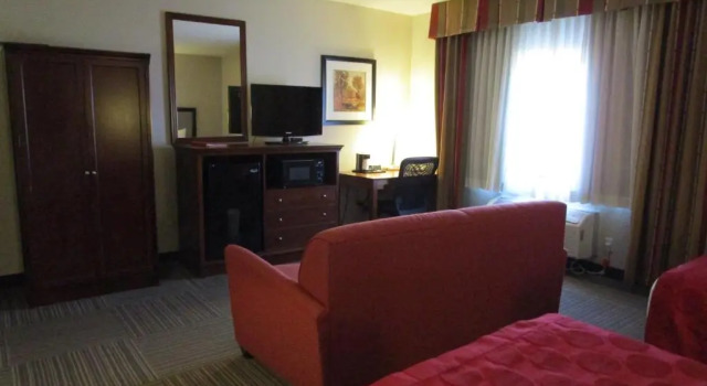 Четырёхместный люкс Ramada by Wyndham Platte City KCI Airport